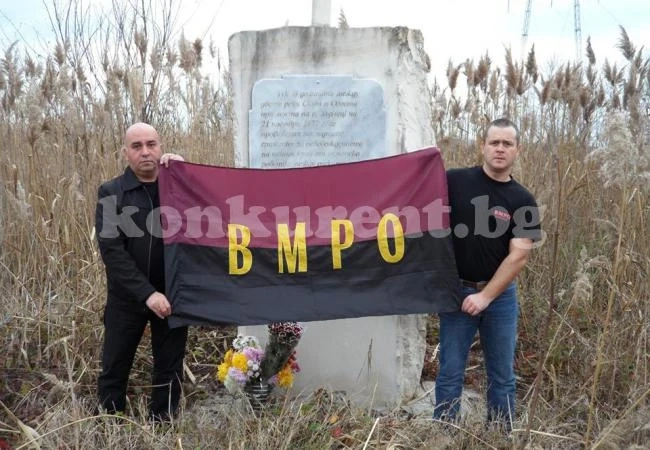 Воеводи почистиха паметника на Освобождението в Хърлец 