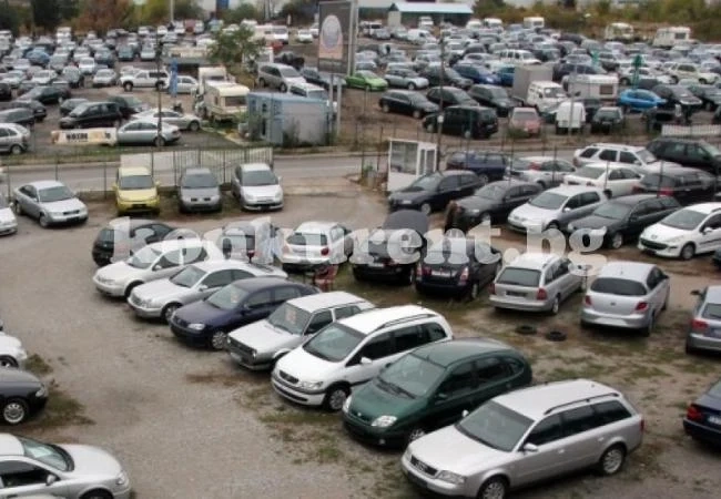 Конфискуват 101 коли от автотърговец