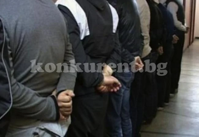 Откриха 19 чужденци, натъпкани в къща във Видин