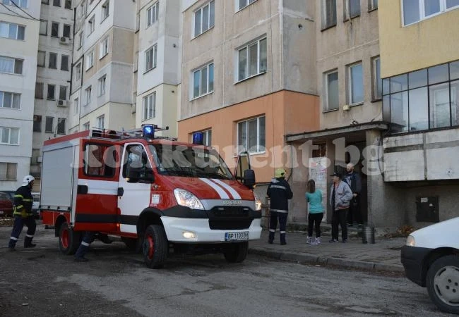 Кофа с жар вдигна на крак пожарната във Враца