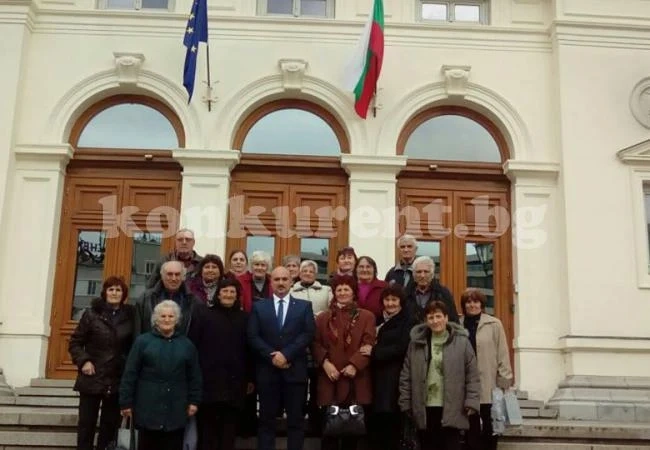 Богданов прие в Народното събрание гости от Криводол