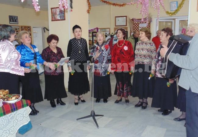 Пенсионерски клуб отбеляза Никулден с тържество