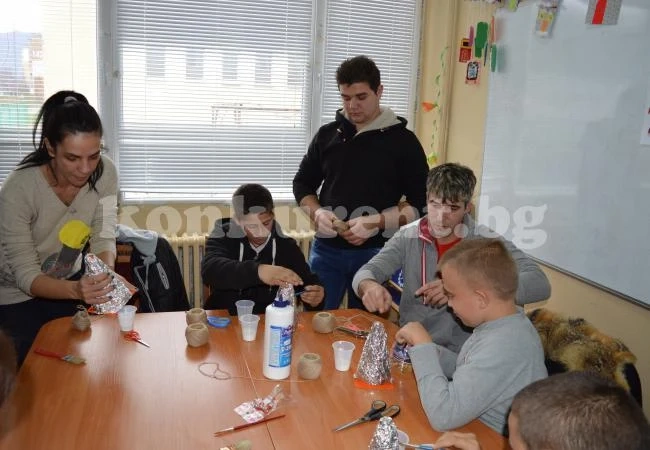 ВИДЕО: Студенти и деца от Враца отбелязаха Световния ден на хората с увреждания