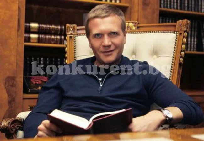 Приказно богат адвокат се обеси с вратовръзката си