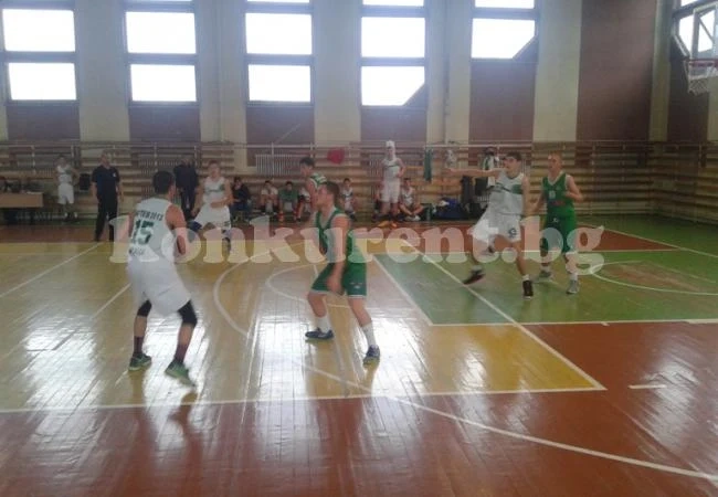 Баскетболисти мериха сили във Враца