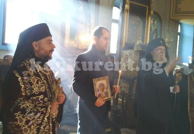 Калин Каменов получи икона на св. Николай от митрополит Калиник