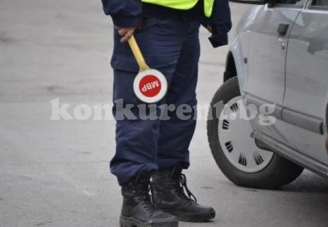 Заловиха 21-годишен да препуска с колата си мъртво пиян