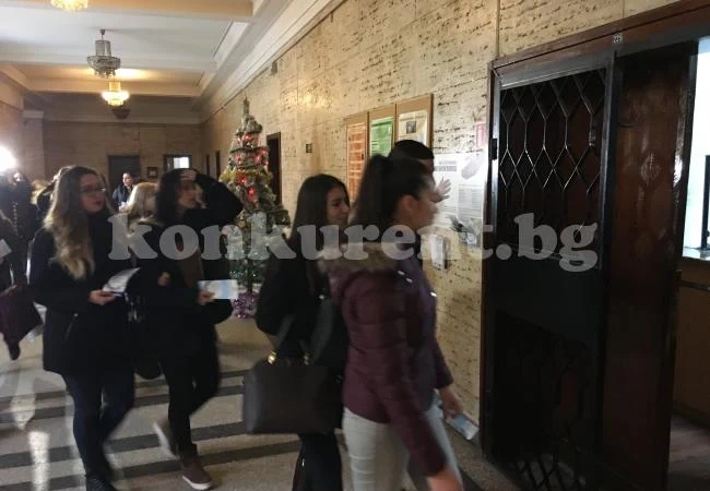 Ученици се запознаха с работата на Окръжен съд - Враца