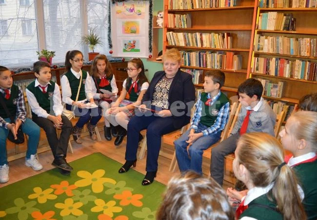 Малина Николова прочете приказка на ученици