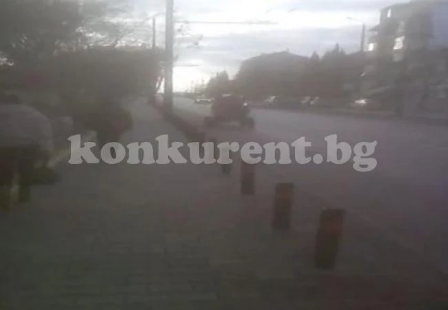 Две в едно: Каруца с крадени дърва препуска по велоалея