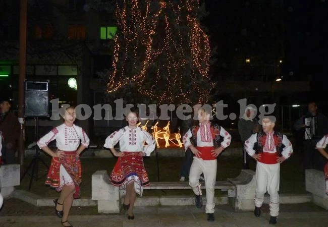 Низ от прояви стягат за Коледа в Мездра