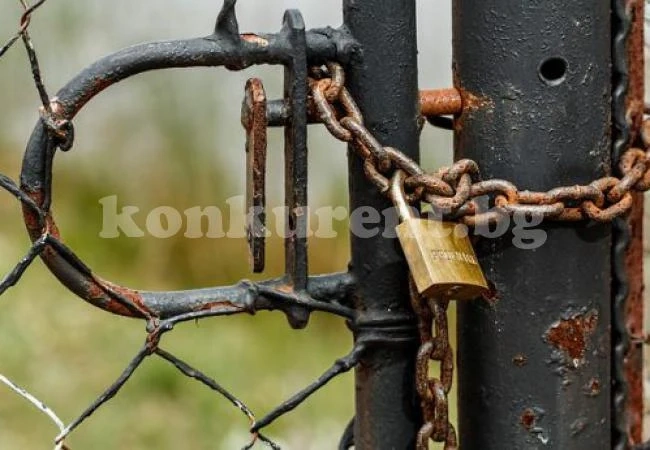 Селски тарикат заключи с катинар гробище със стотици покойници