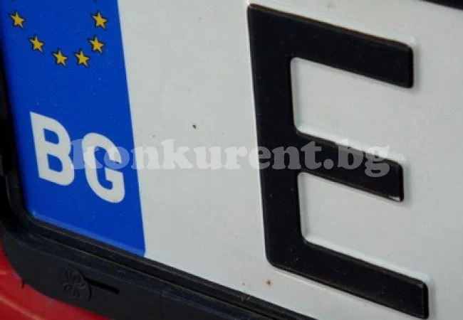 Мъж от Бяла Слатина карал „Рено“ с чужди табели