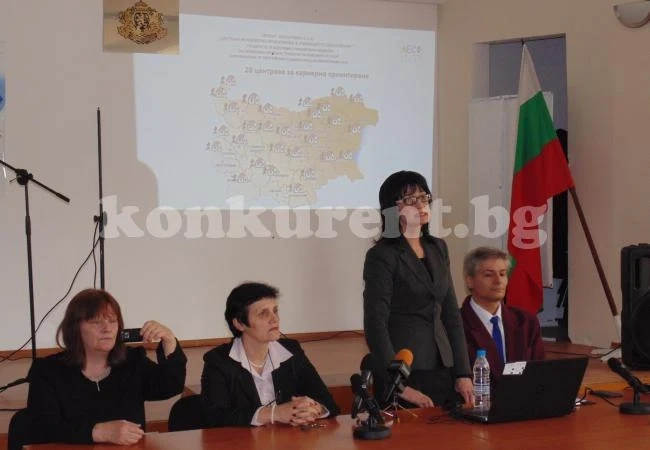 Центърът за кариерно ориентиране отчете проект