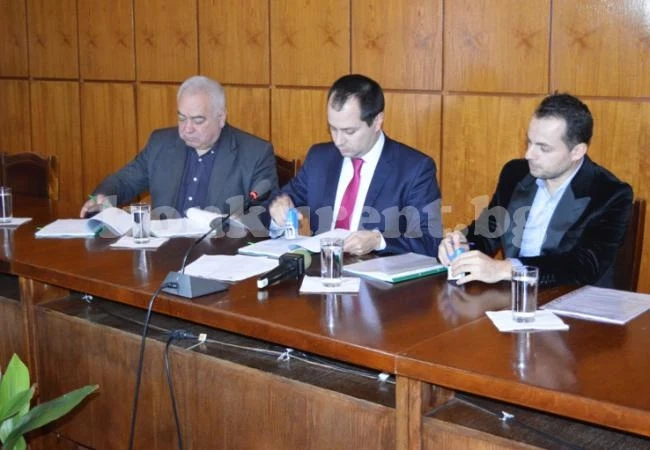 Подписаха договора за ремонт на атлетическата писта