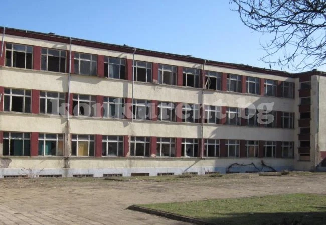 Съветници разрешиха да се строи в двора на бившия химически техникум