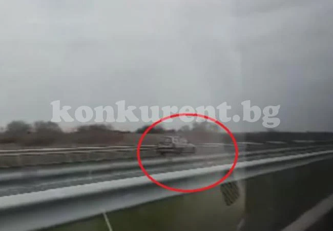 Безумие! Кола хвърчи със 120 км/ч в насрещното на АМ \