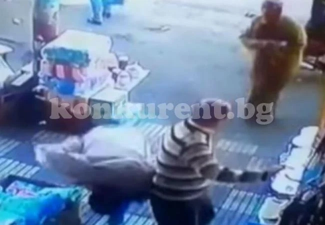 Жена раздаде юмручно правосъдие на перверзник (ВИДЕО)