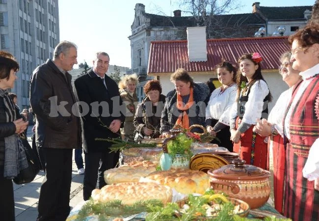 Самодейци майсториха обреден хляб и сурвачки на събор