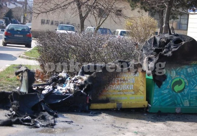 Контейнери във Видин станаха на пепел след пожар