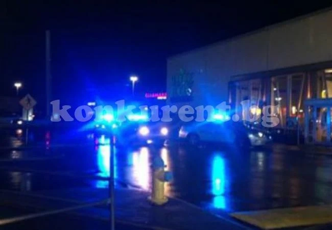 Хиляди тийнейджъри в масов бой в търговски център