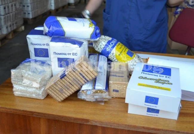 Раздават близо 14 кг храни на бедни врачани