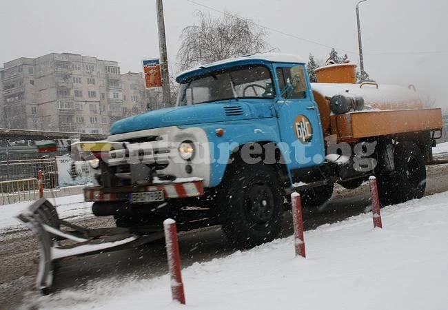 БКС пусна техниката за осоляване на улиците