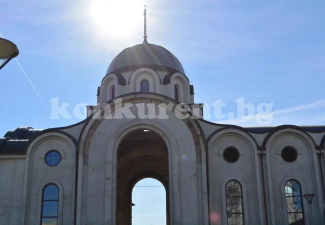 Бойко Борисов обещал пари за храма „Свети Дух”