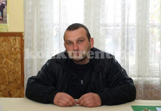 Кмет пори партини с личния си джип заради нуждаещи се