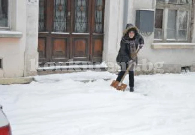 В Девене доставят хляб и храна на самотноживеещи
