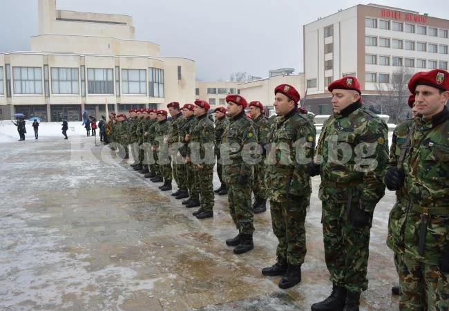 Осветиха бойните знамена във Враца
