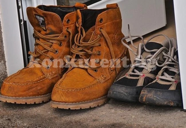 Хлапаци свиха 6 чифта обувки от магазин във Враца