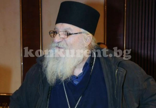 Шофьор на отец Иван изби зъбите на натрапник, задявал булки в комуната