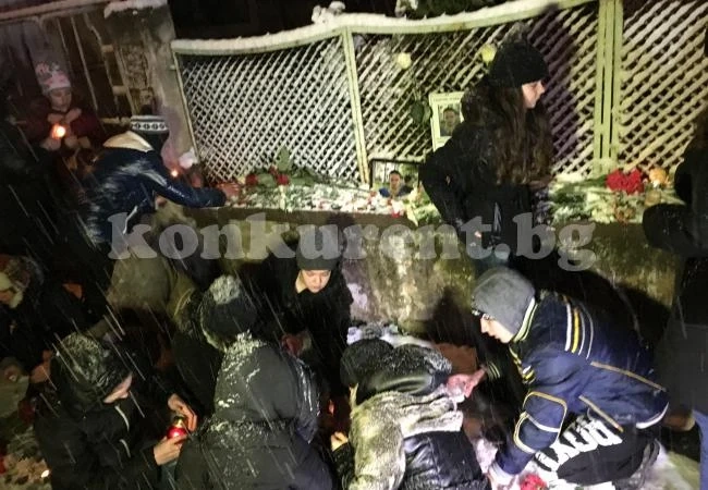 Десетки сведоха глави в памет на Тодор