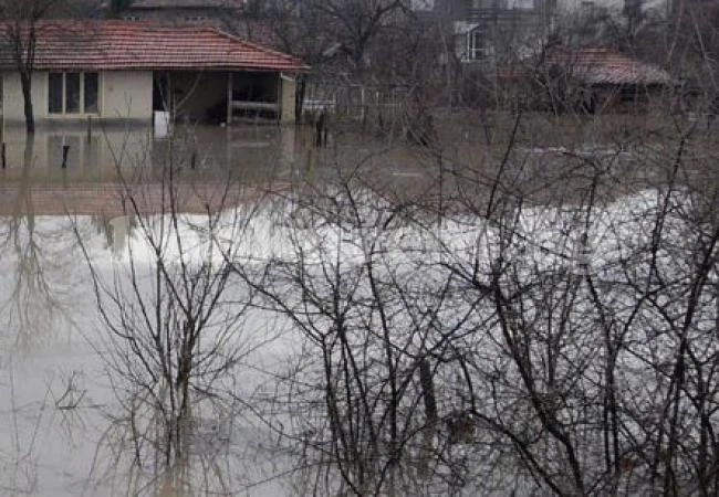 Река Черна преля, къщи останаха под вода