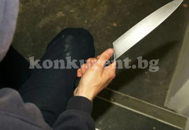 Търсят кръводарители за момиче, наръгано многократно с нож