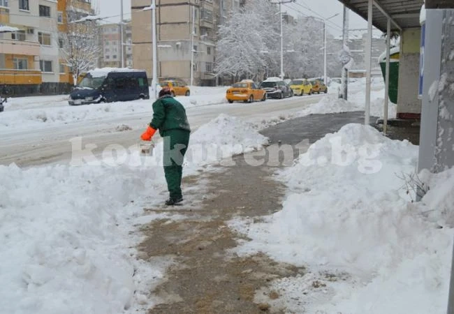 БКС осолява обилно улиците във Враца