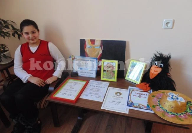 ВИДЕО: Дъщеря на корабостроител рисува с уникална китайска техника