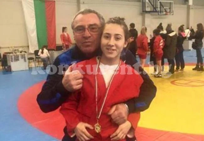 Цветелина Цветанова откри сезона с титла