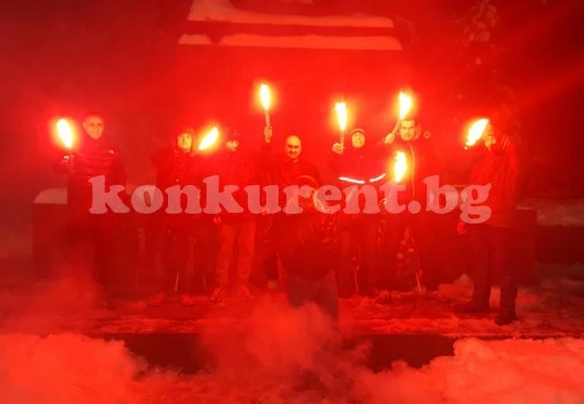 Фенклубът на Ботев /Вр/ награби МОН заради турското робство