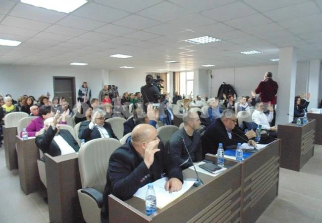 Съветниците: Всички замърсители ще плащат, поскъпват и погребенията 