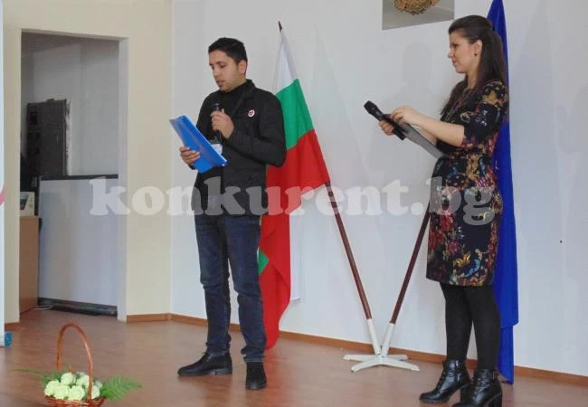 Наградиха ученици в конкурс за есе