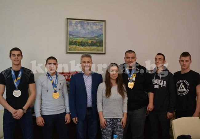 Златко Живков посрещна шампионите на Европа и съотборниците им