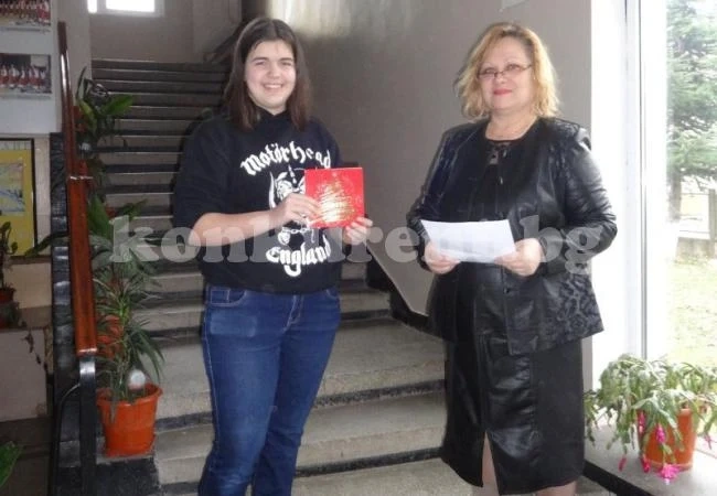 Бойко Борисов прати картичка на седмокласничка