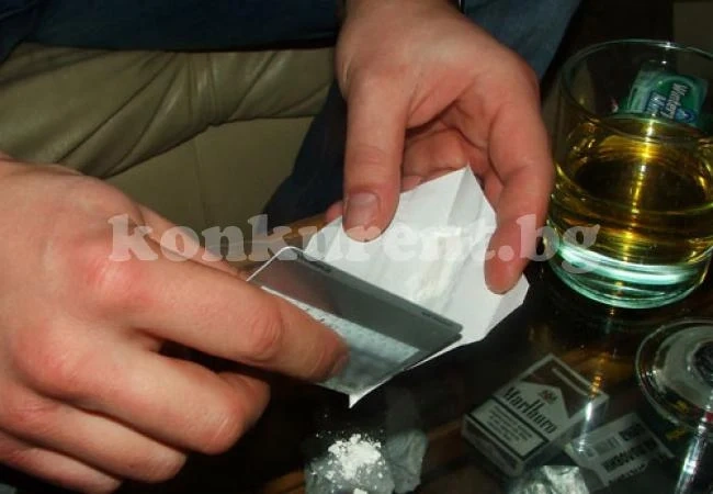 28-годишен опита да скрие наркотици от ченгета, но удари на камък 
