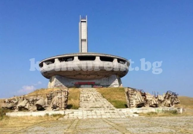 Затвориха паметника на Бузлуджа заради опасни селфита