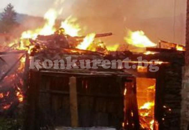 Дядо загина в пожар, двама оцеляха по чудо