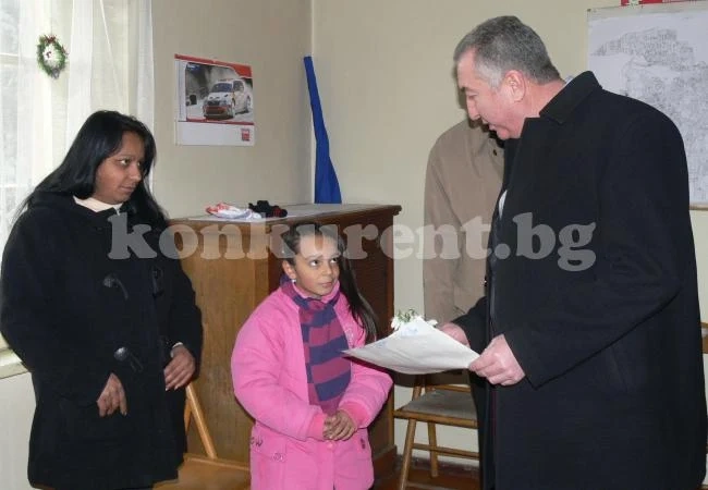 Видинският кмет помага на пострадало семейство