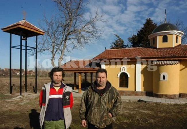Ловец вдигна частна черква в равната Златия