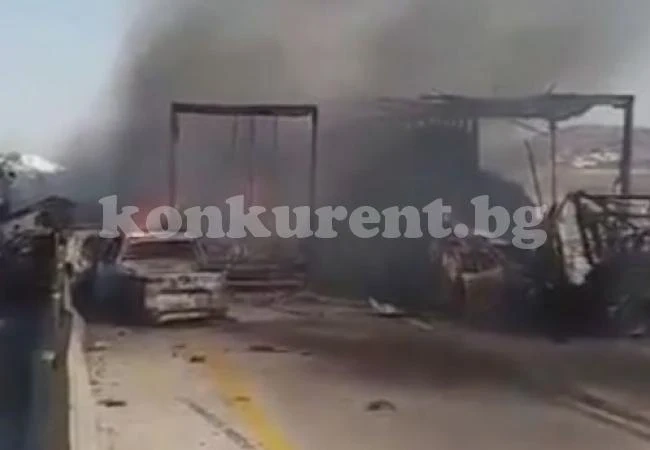 Зверска катастрофа с над 20 загинали